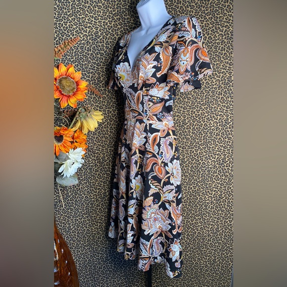 🦋B2G1🦋UNIQUE VINTAGE Black & Floral Flutter Sleeve Pin-Up Midi Dress NWOT - Picture 6 of 12